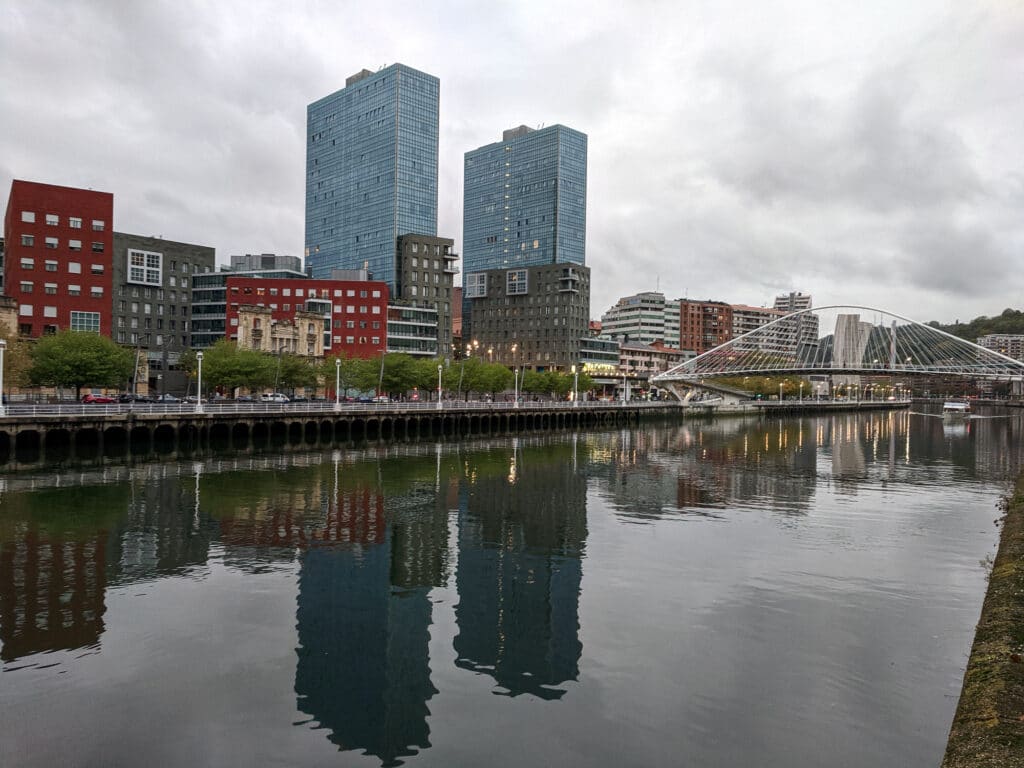 Puente Zubizuri Bilbao