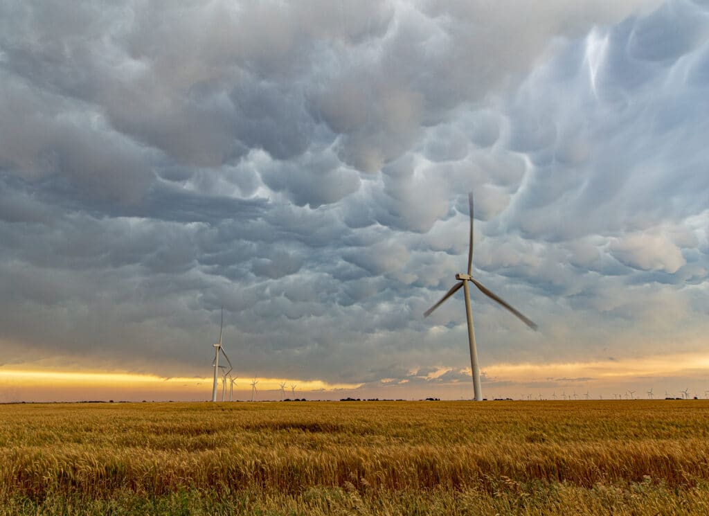 Beautiful display of Mammatus out ahead of a supercell near Vernon, TX